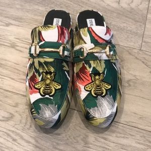 Steve Madden Bee Slides